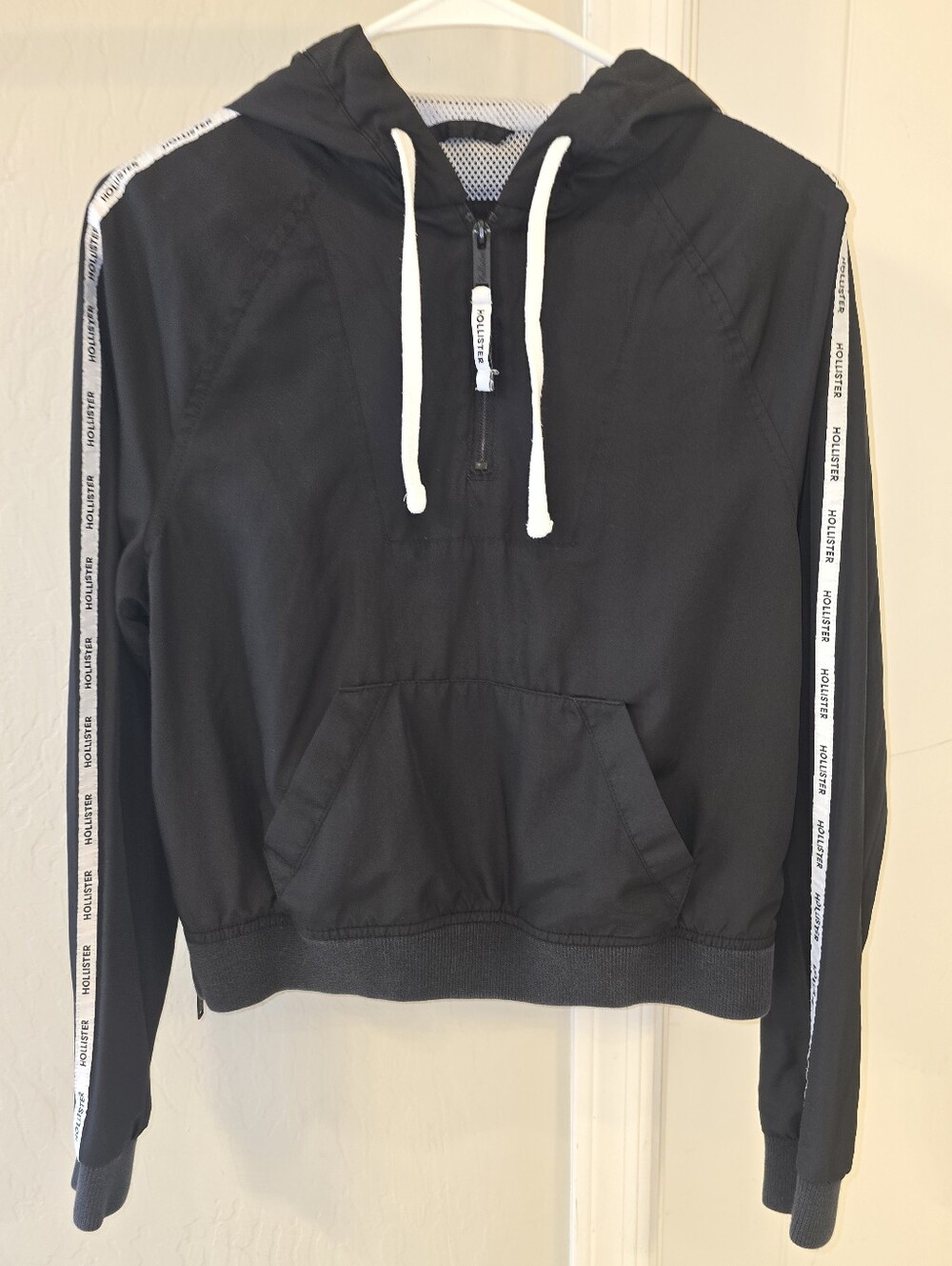 Hollister 1/4 Zip Logo Windbreaker Jacket Size: XS